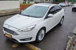 FOCUS 2.0 TITANIUM AUTOMÁTICO + TETO SOLAR 