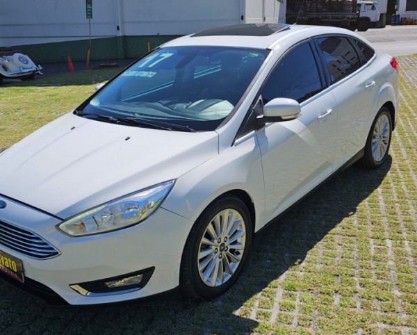 FOCUS 2.0 TITANIUM AUTOMÁTICO + TETO SOLAR 