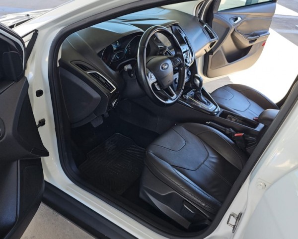 FOCUS 2.0 TITANIUM AUTOMÁTICO + TETO SOLAR 