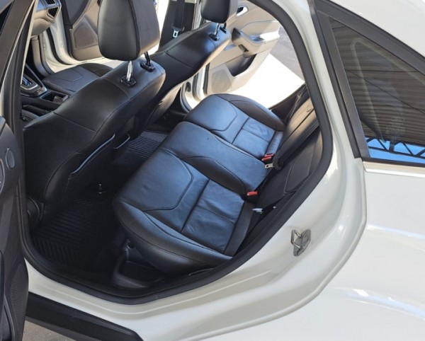 FOCUS 2.0 TITANIUM AUTOMÁTICO + TETO SOLAR 