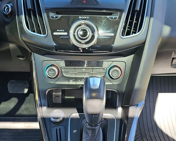 FOCUS 2.0 TITANIUM AUTOMÁTICO + TETO SOLAR 