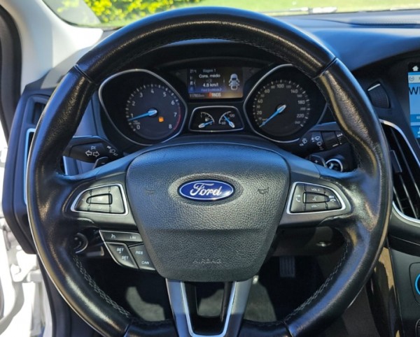 FOCUS 2.0 TITANIUM AUTOMÁTICO + TETO SOLAR 