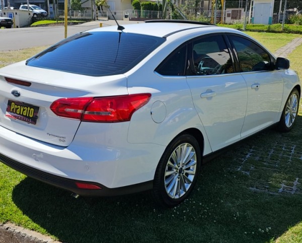 FOCUS 2.0 TITANIUM AUTOMÁTICO + TETO SOLAR 