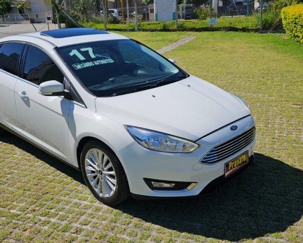 FOCUS 2.0 TITANIUM AUTOMÁTICO + TETO SOLAR 