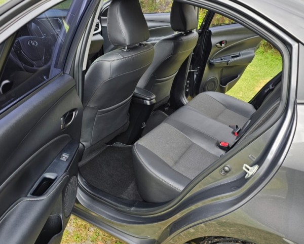 YARIS 1.5  XS SEDAM FLEX CONNECT AUTOMÁTICO 