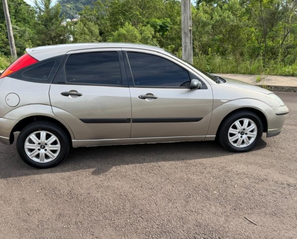FOCUS 2.0 AUTOMÁTICO COMPLETO 